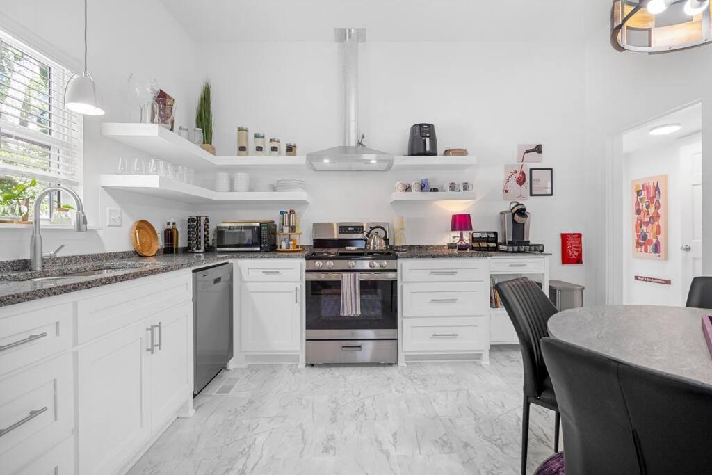 Vineyard Cottage-Pet Friendly & Walk To Oaklawn! هوت سبرنغز المظهر الخارجي الصورة