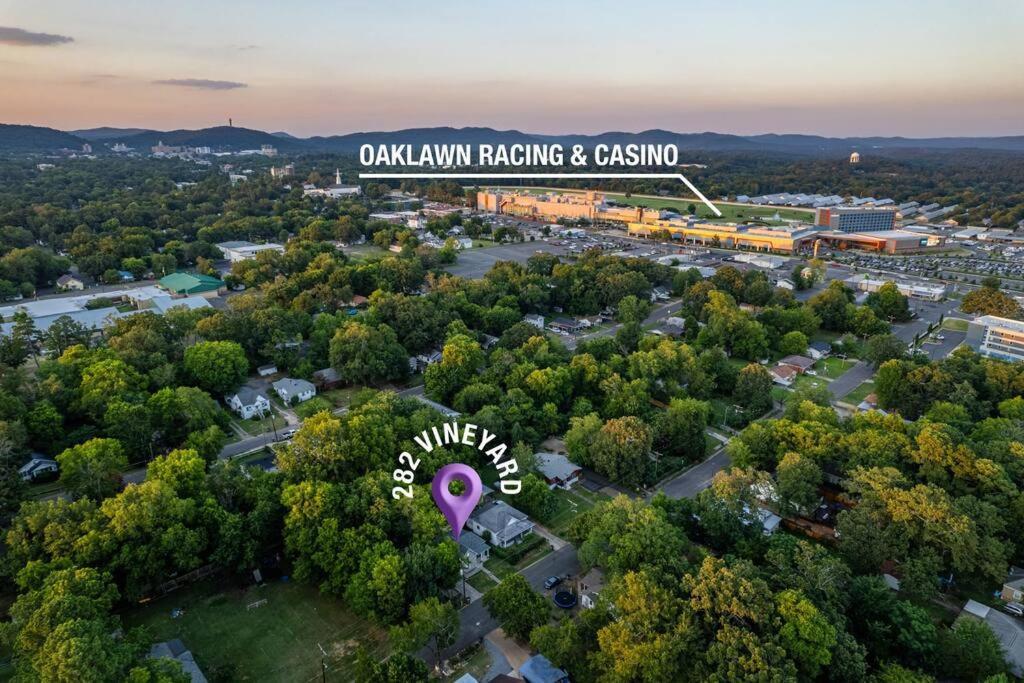 Vineyard Cottage-Pet Friendly & Walk To Oaklawn! هوت سبرنغز المظهر الخارجي الصورة